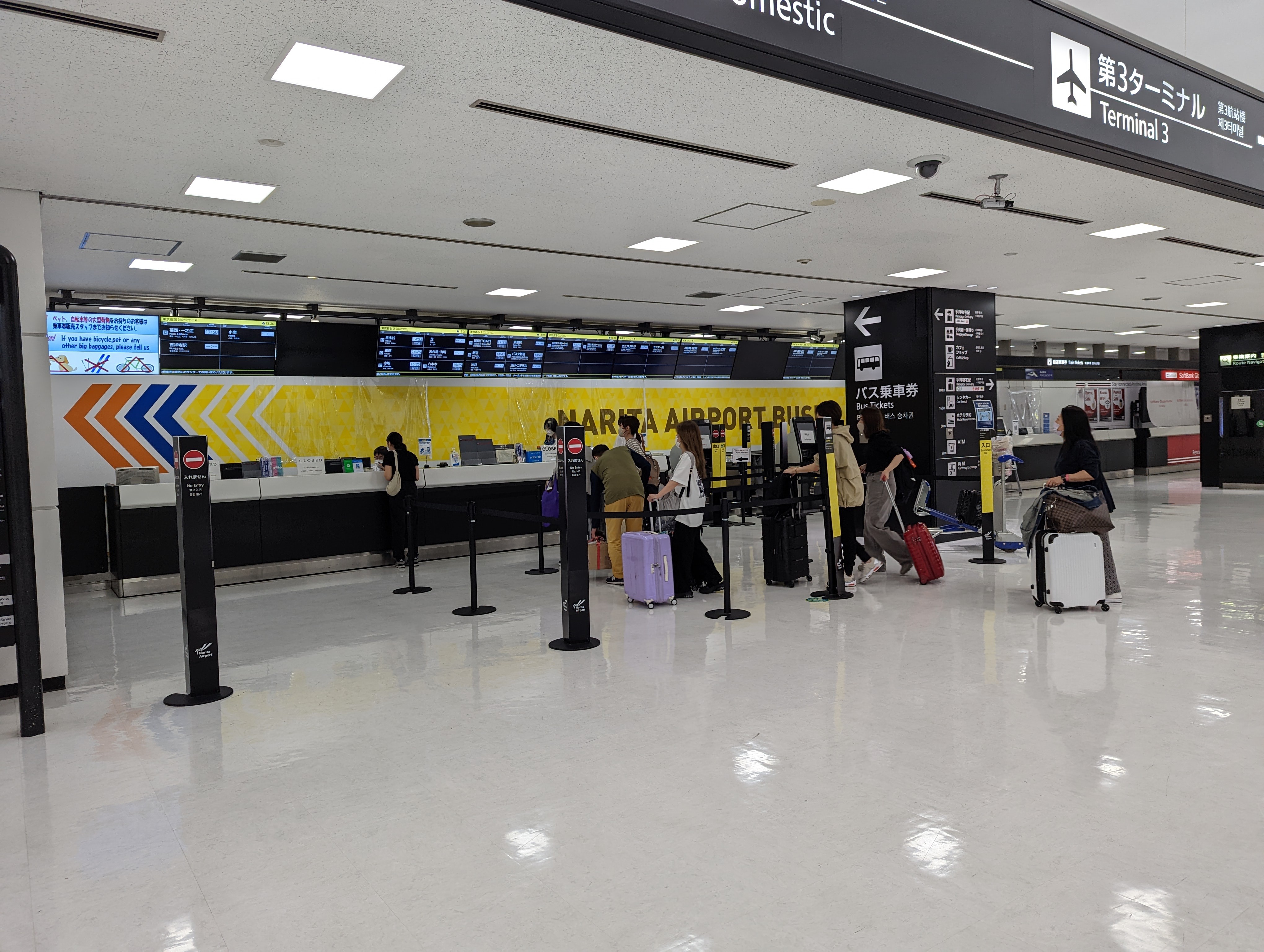 Counter tiket bus limusin di Bandara Internasional Narita