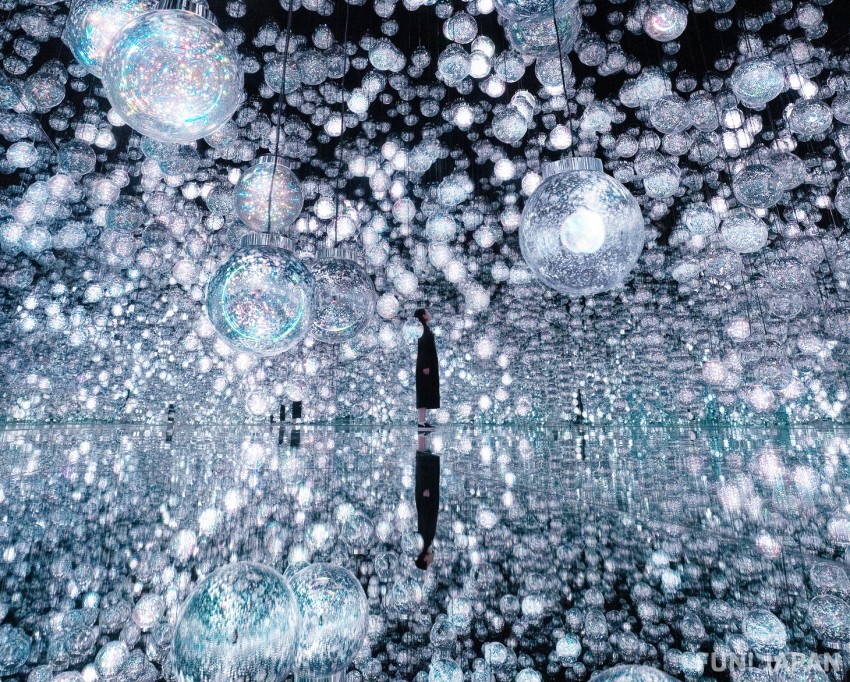 Museum Seni Digital Gedung Azabudai Hills Mori : Bubble Universe