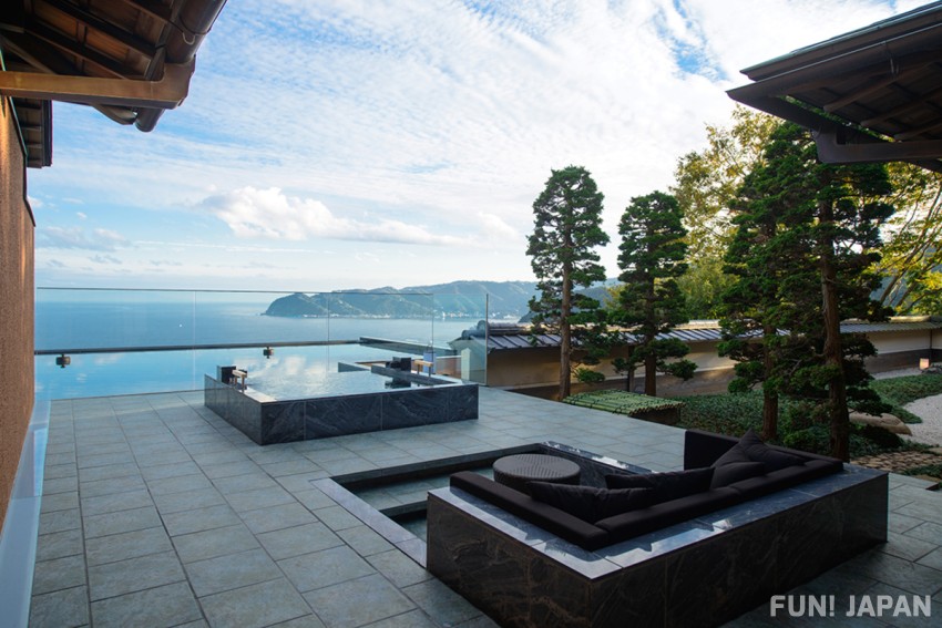 THE HIRAMATSU HOTELS & RESORTS 熱海 數寄屋棟特別室「松之間」的溫泉露天浴池