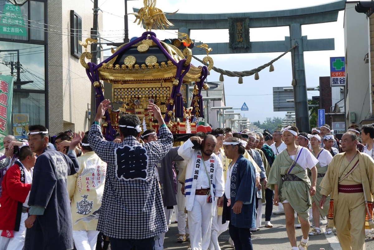 ภาพยนตร์ที่มหัศจรรย์ที่สุดในญี่ปุ่น งานเทศกาลไฟของ Yoshida (Yamanashi)