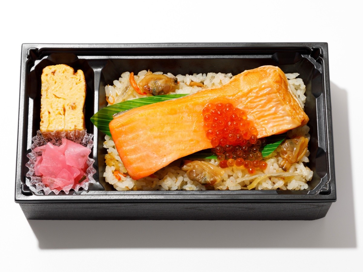 Tokyo Station Limited Bento Sales Ranking TOP10 Salmon Harami and Ikura Parent and Child Rice Tetote