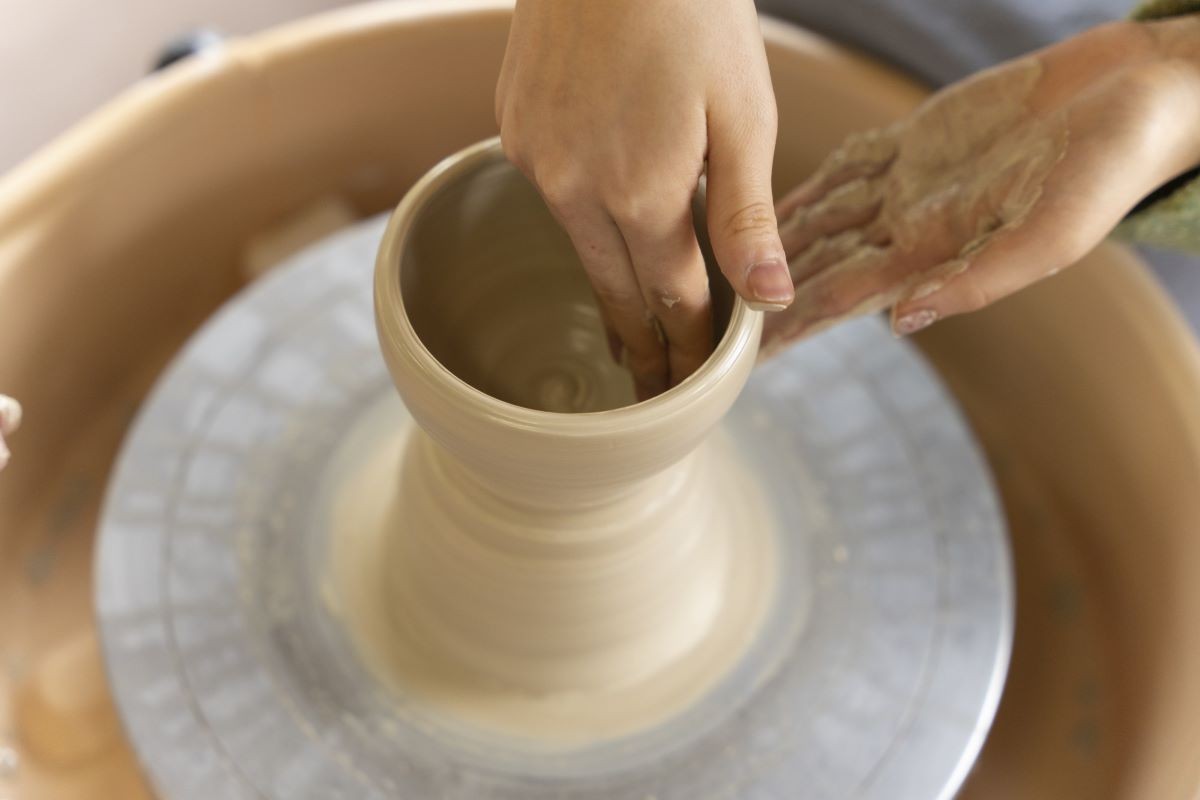 Ishikawa Kaga Kutani-yaki Pottery Wheel Experience