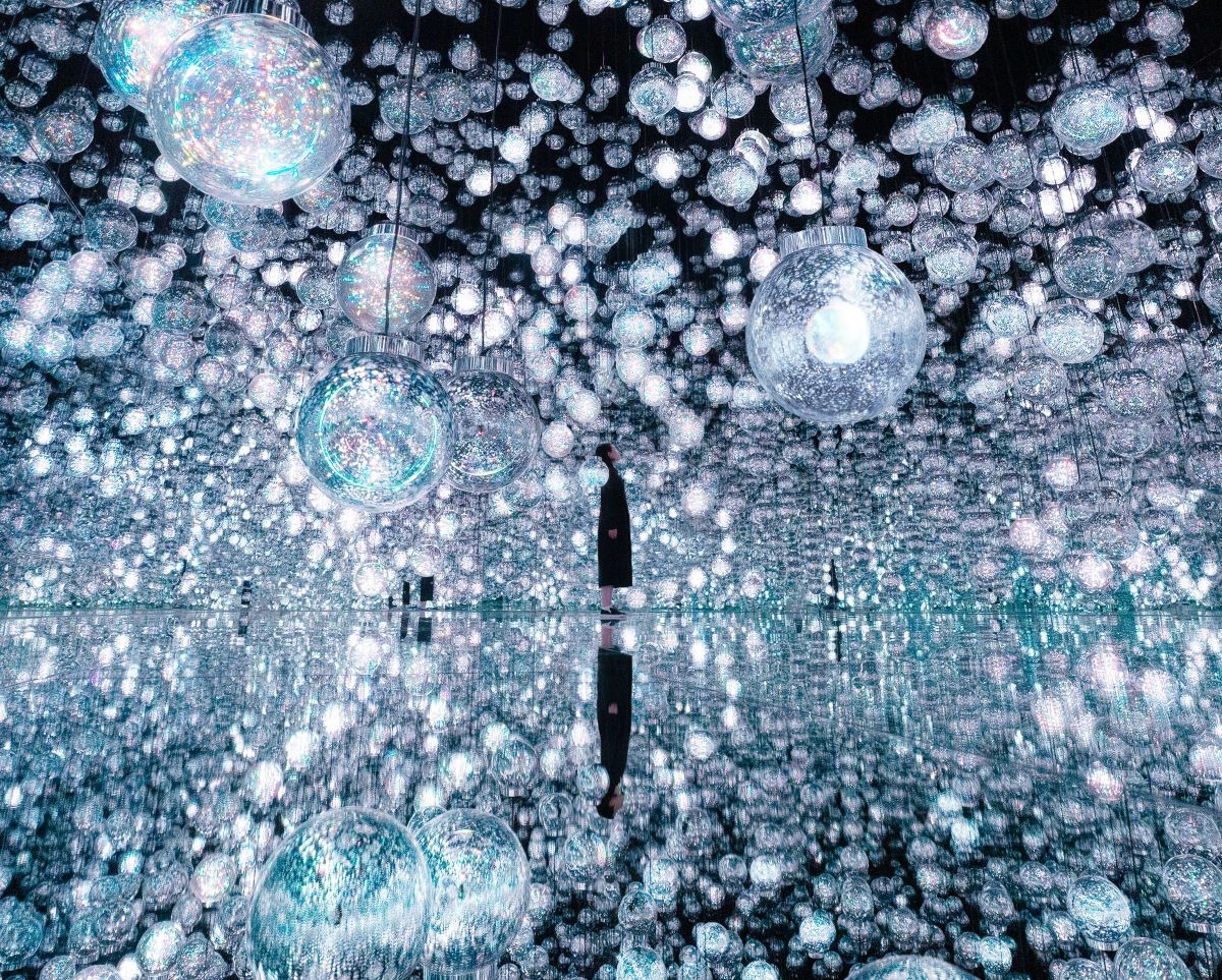 Azabudai Mori Building Digital Art Museum: Epson teamLab Borderless