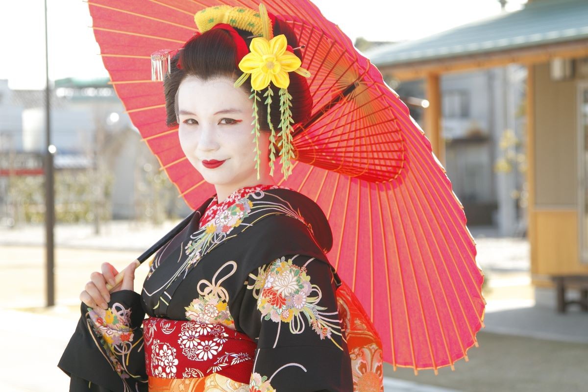 Trải nghiệm hóa trang thành Maiko tại suối nước nóng Awara, Fukui 