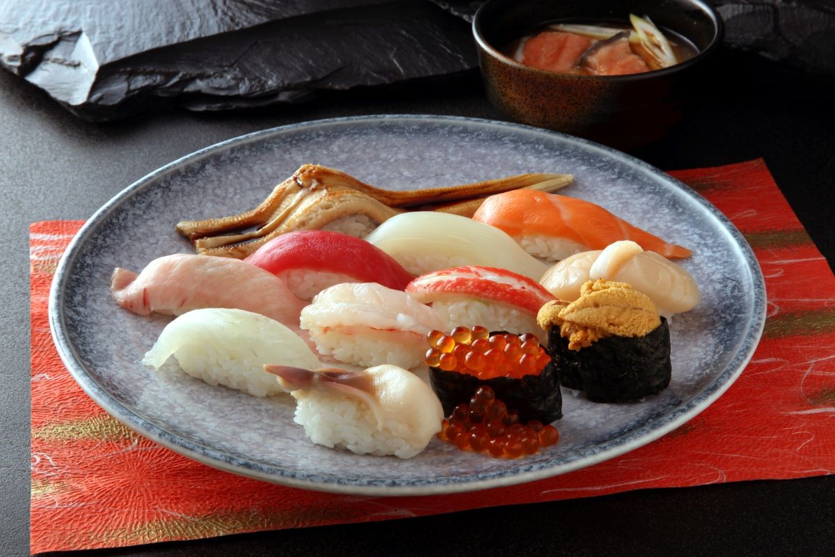 KITTE Osaka ร้านอาหาร อิซากายะ ซูชิหมุนรสเลิศ ฮาโกะทาโร