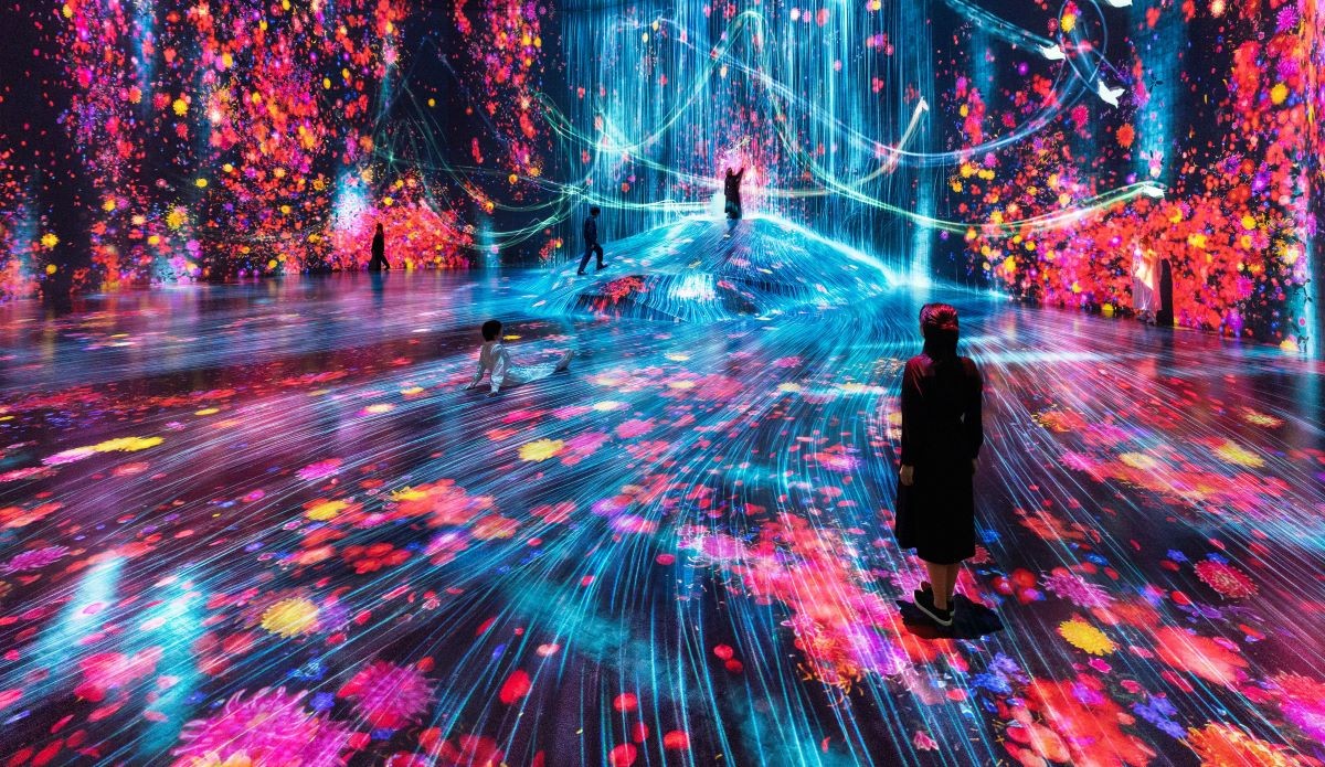 Azabudai Mori Building Digital Art Museum: Epson teamLab Borderless