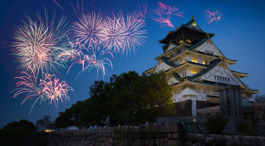 Pháo hoa và lâu đài Osaka